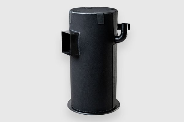 Kompresör kapaklı kompresör Cello SB Basic schwarze Verdichterhülle um einen Dummy gewickelt und mit Klettband befestigt